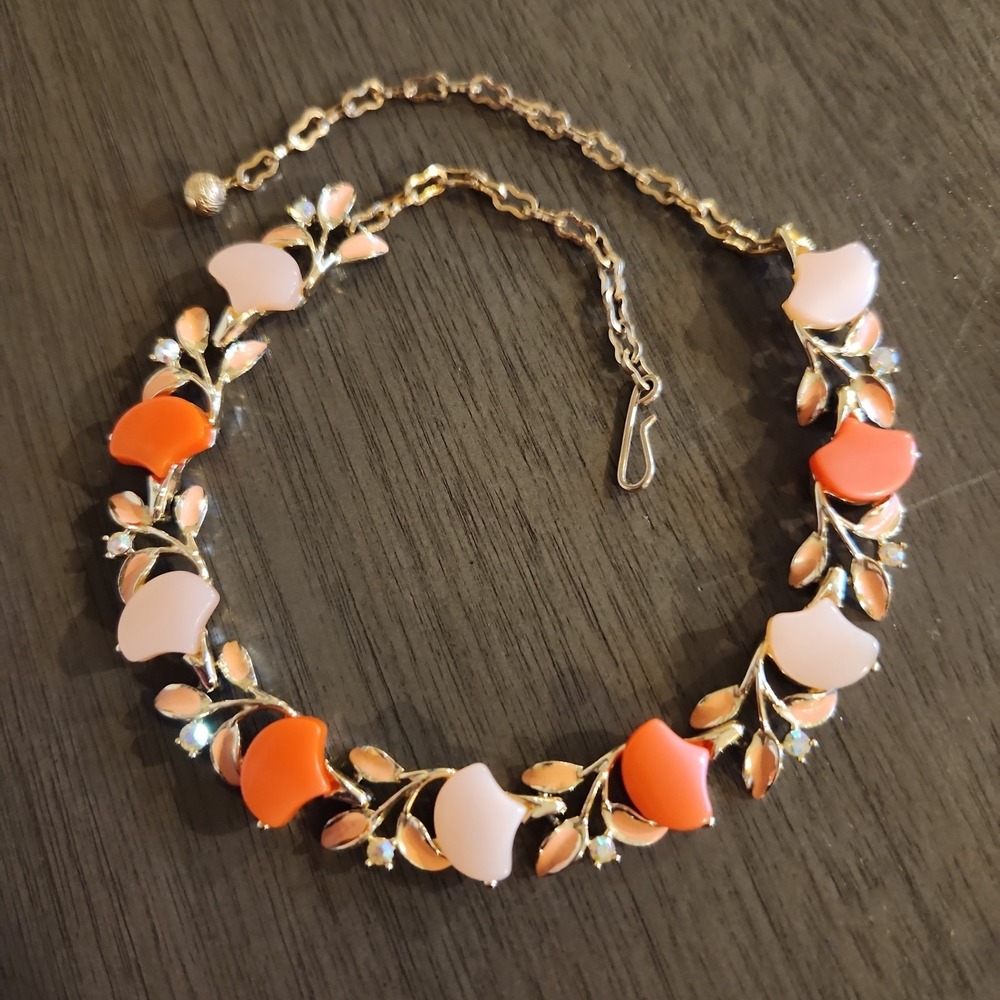 Vintage Mid-Century Modern Thermoset Choker Necklace Gold-Toned Peach Pink Coral